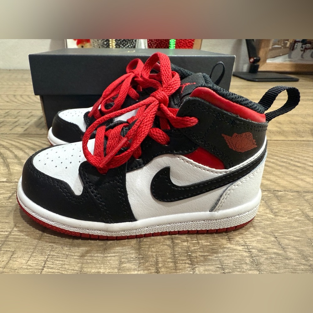 *SOLD ELSEWHERE* Toddler Jordan 1 Mid